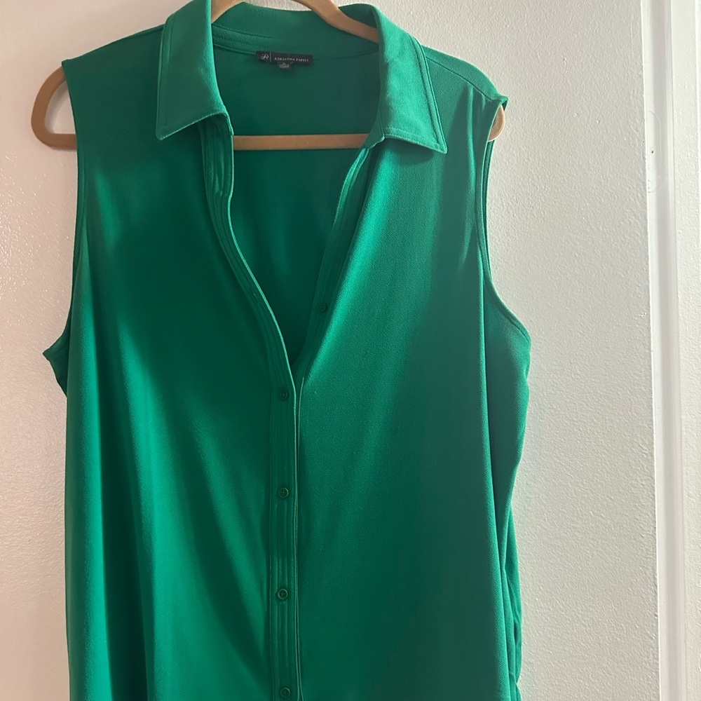 Adrianna Papell Emerald Sleeveless Button Down Shirt
